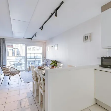 Апартаменты Huswell - Bright With 2 Terraces Close To