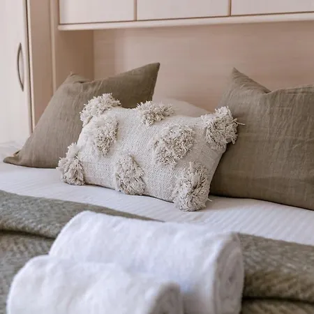 Huswell - Bright With 2 Terraces Close To *